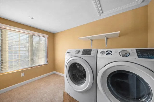 a view of entryway with washer and dryer