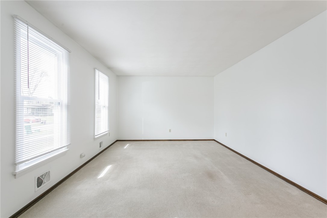 186 Kearney Drive Irondequoit, NY 14617 - Photo 8 of 22