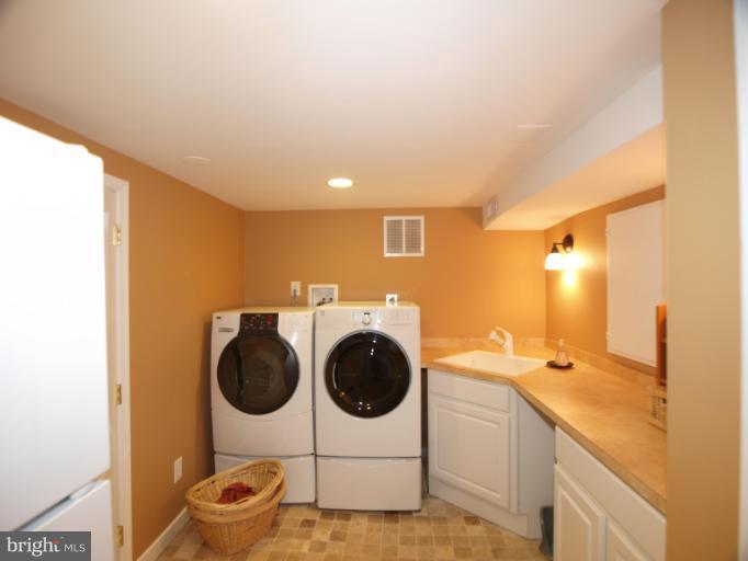 511 Stonington Road Silver Spring, MD 20902 - Photo 18 of 30 Interior (General)