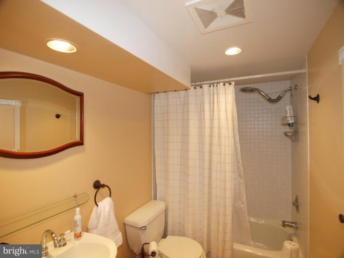511 Stonington Road Silver Spring, MD 20902 - Photo 20 of 30 Bath 3