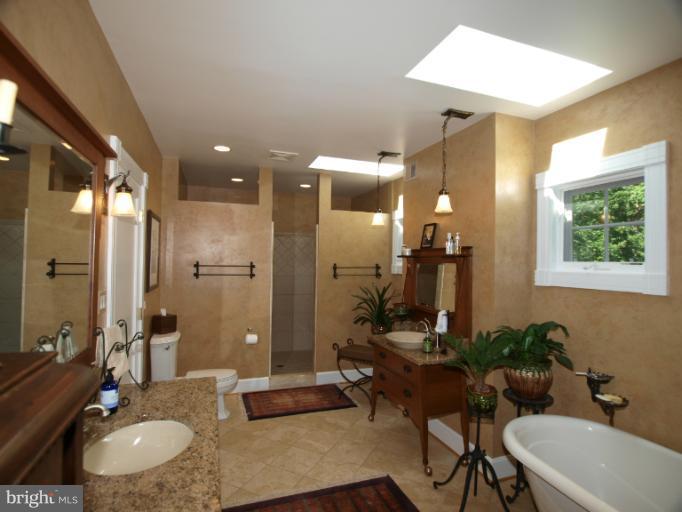511 Stonington Road Silver Spring, MD 20902 - Photo 23 of 30 Bath (Master)