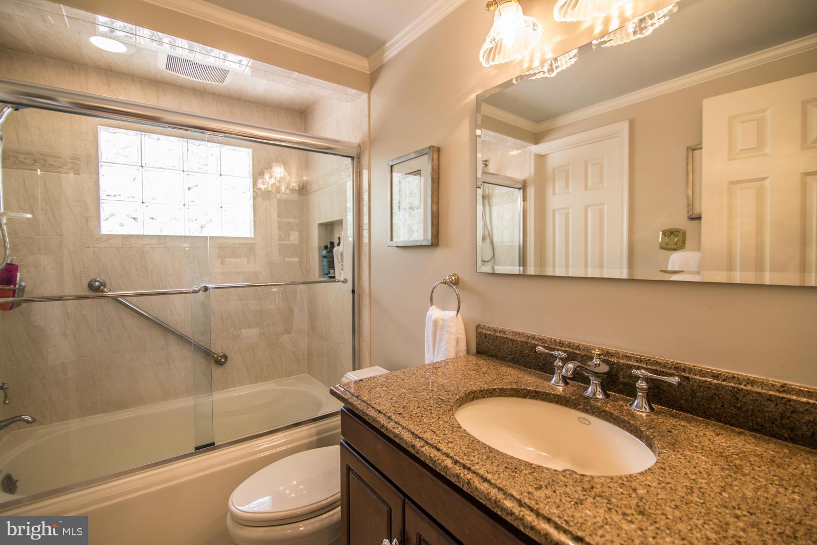 708 Pin Oak Road Severna Park, MD 21146 - Photo 17 of 27 Bath (Master)