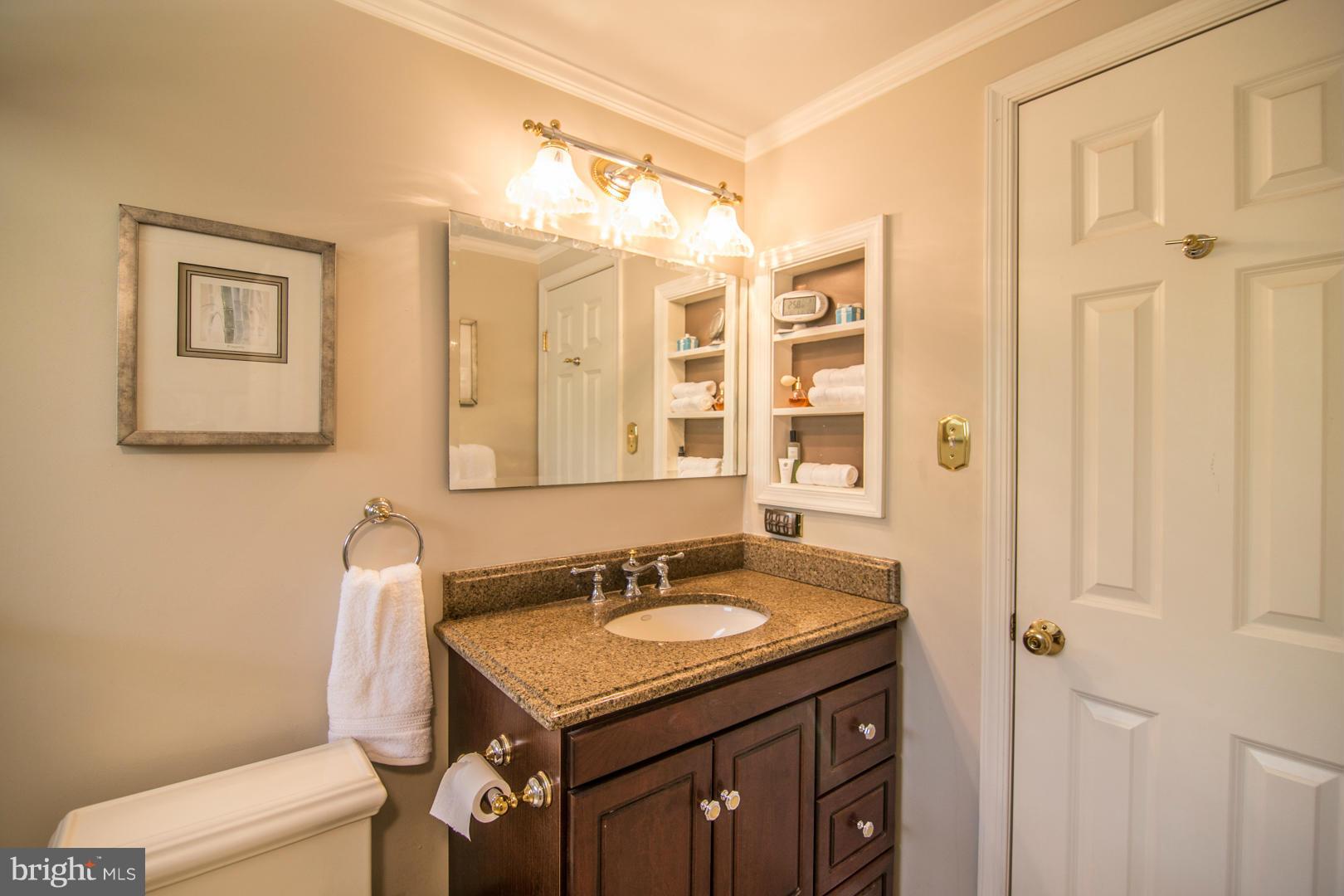 708 Pin Oak Road Severna Park, MD 21146 - Photo 18 of 27 Bath (Master)