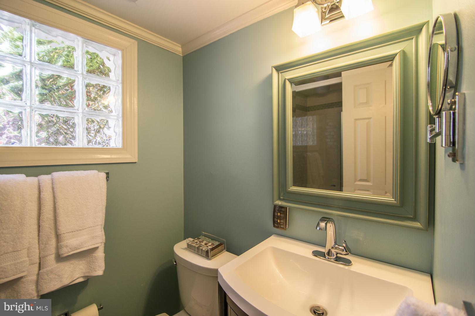 708 Pin Oak Road Severna Park, MD 21146 - Photo 21 of 27 Bath