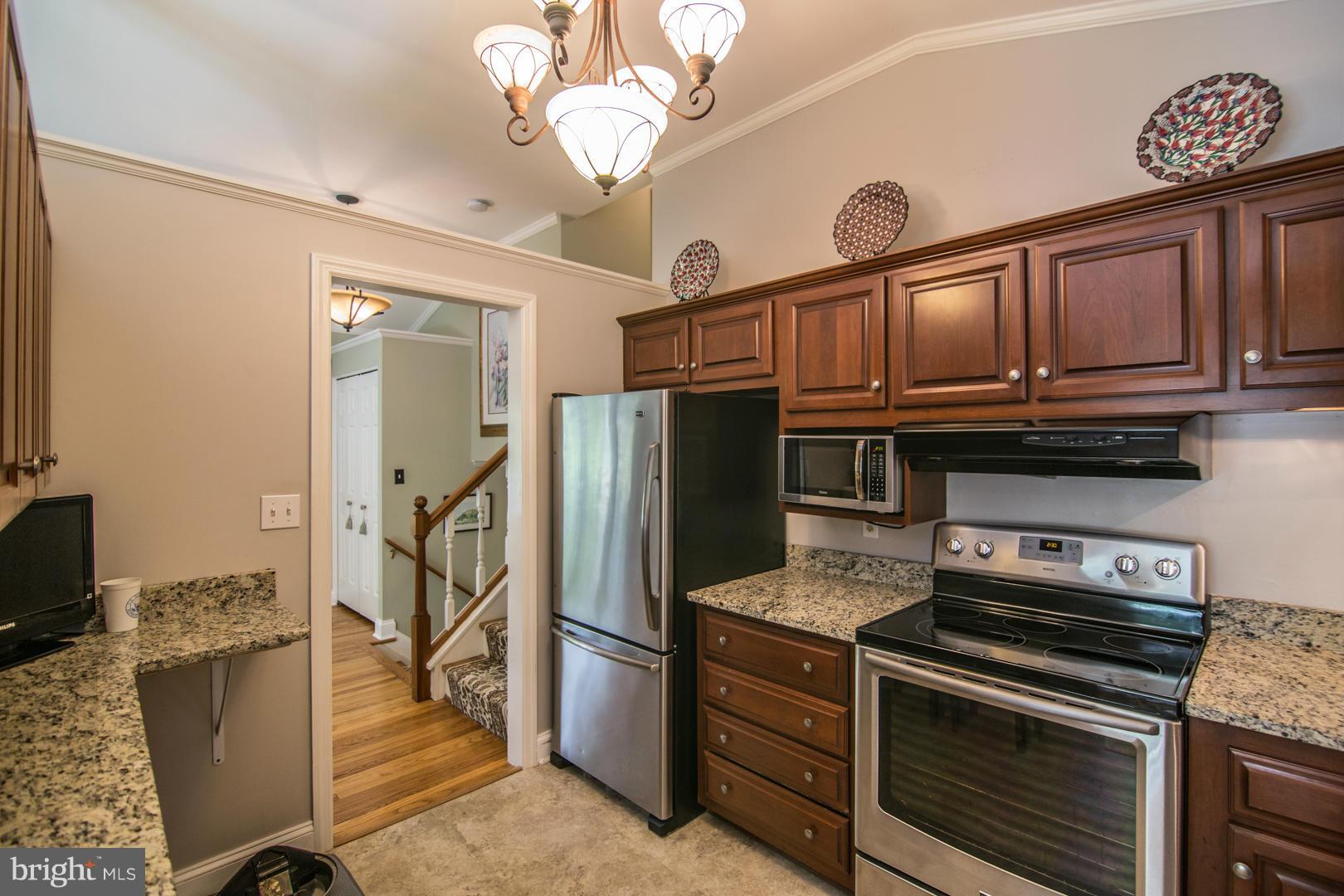 708 Pin Oak Road Severna Park, MD 21146 - Photo 8 of 27 Kitchen