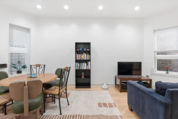 $2,750 | 5739 North Winthrop Avenue, Unit 1, Chicago, IL 60660