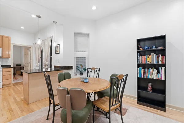 $2,750 | 5739 North Winthrop Avenue, Unit 1, Chicago, IL 60660