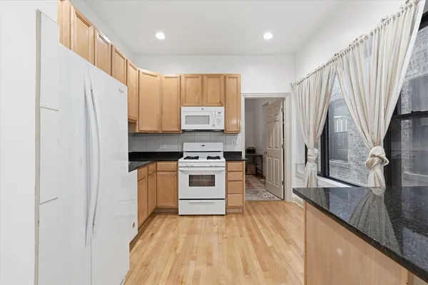 $2,750 | 5739 North Winthrop Avenue, Unit 1, Chicago, IL 60660