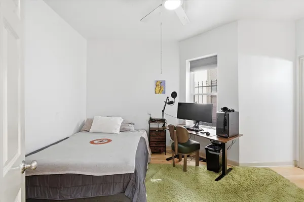 $2,750 | 5739 North Winthrop Avenue, Unit 1, Chicago, IL 60660