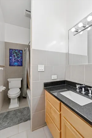 $2,750 | 5739 North Winthrop Avenue, Unit 1, Chicago, IL 60660