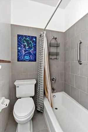 $2,750 | 5739 North Winthrop Avenue, Unit 1, Chicago, IL 60660