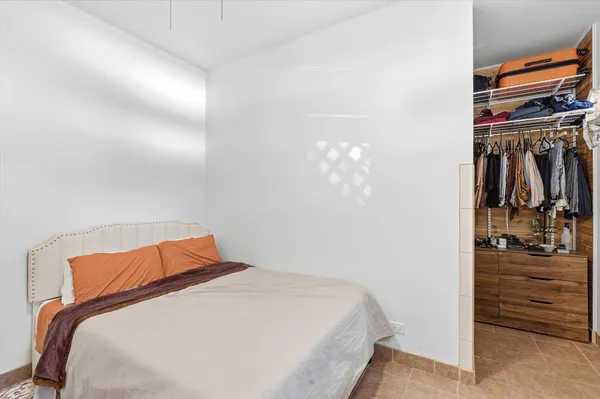$2,750 | 5739 North Winthrop Avenue, Unit 1, Chicago, IL 60660
