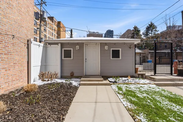 $2,750 | 5739 North Winthrop Avenue, Unit 1, Chicago, IL 60660