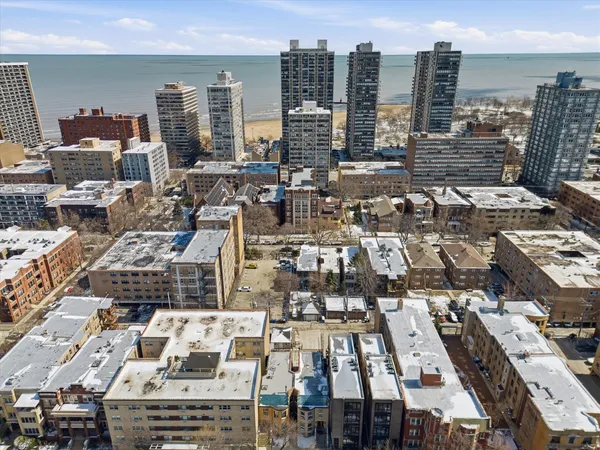 $2,750 | 5739 North Winthrop Avenue, Unit 1, Chicago, IL 60660