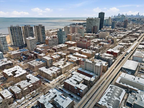 $2,750 | 5739 North Winthrop Avenue, Unit 1, Chicago, IL 60660