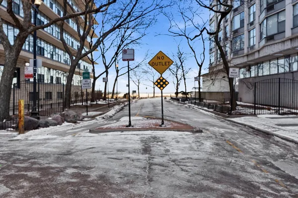 $2,750 | 5739 North Winthrop Avenue, Unit 1, Chicago, IL 60660