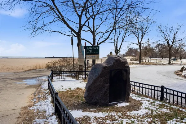 $2,750 | 5739 North Winthrop Avenue, Unit 1, Chicago, IL 60660