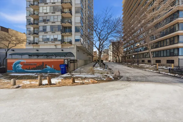 $2,750 | 5739 North Winthrop Avenue, Unit 1, Chicago, IL 60660