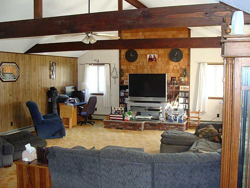 76 East Oxford Road South Paris, ME 04281 - Photo 3 of 24 Den/Family/Great Room.