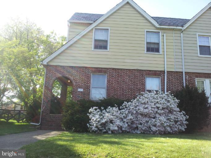 624 Stamford Road Baltimore, MD 21229 - Photo 1 of 21 a front view of a house with garden