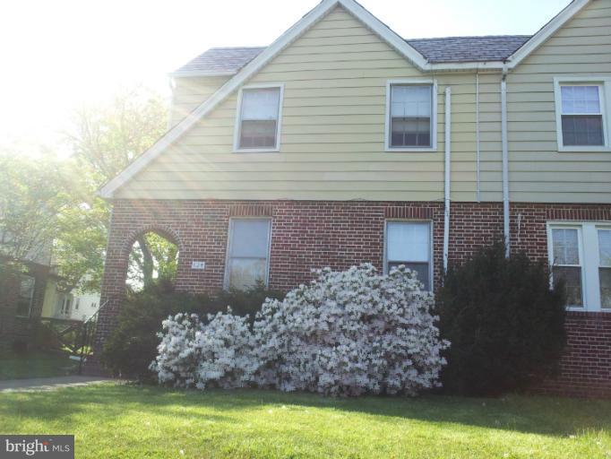 624 Stamford Road Baltimore, MD 21229 - Photo 2 of 21 a front view of a house with garden