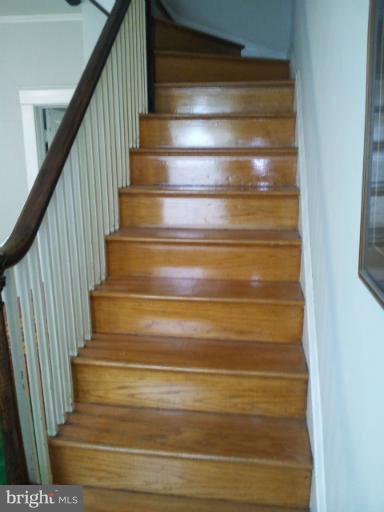 624 Stamford Road Baltimore, MD 21229 - Photo 10 of 21 a view of entryway