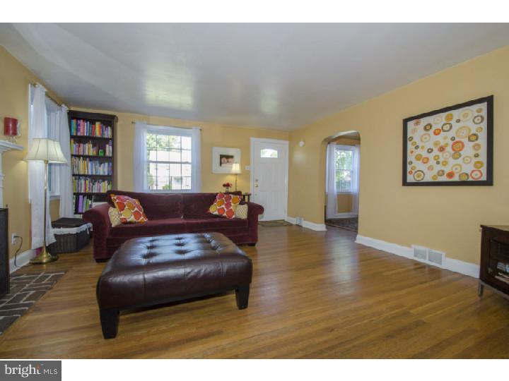 312 Ridgewood Road Springfield, PA 19064 - Photo 14 of 25 Living Room