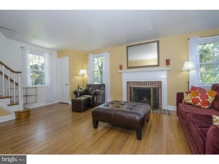 312 Ridgewood Road Springfield, PA 19064 - Photo 3 of 25 Living Room