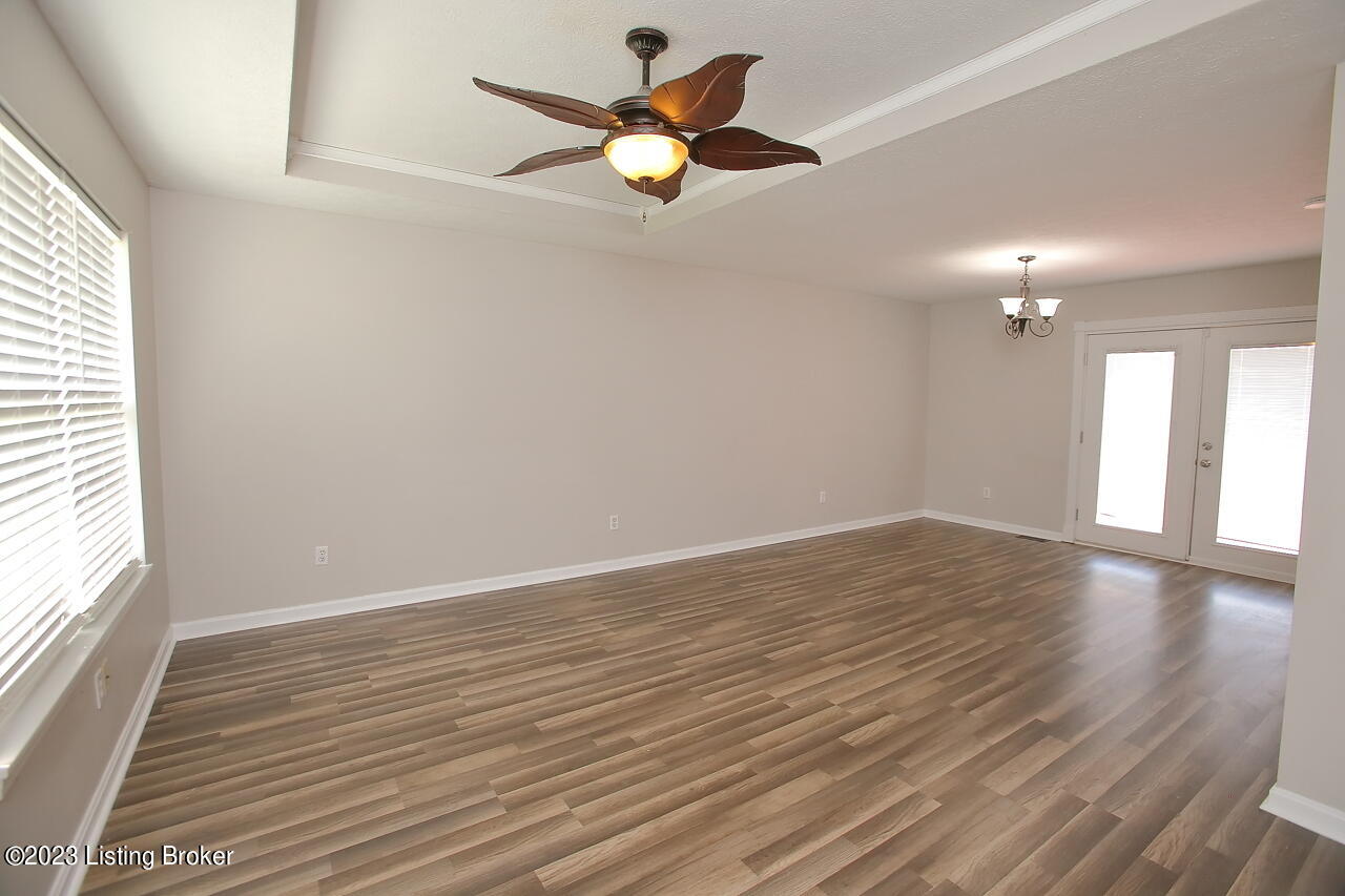 159 Howlett Drive Shepherdsville, KY 40165 - Photo 5 of 35 Living Room