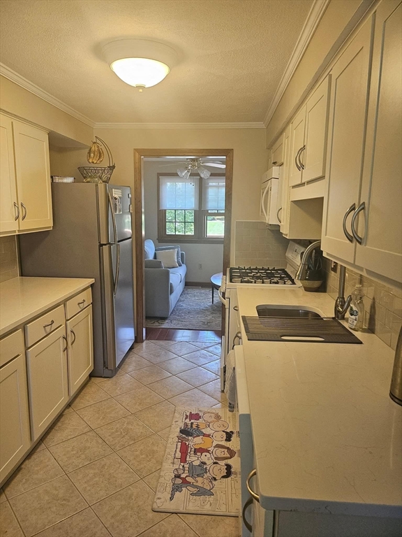 96 Apache Way, Unit 96 Tewksbury, MA 01876 - Photo 6 of 11