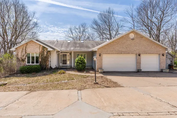 $510,000 | 3 Walbrier Court, Le Claire, IA 52753