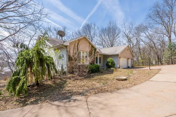 $510,000 | 3 Walbrier Court, Le Claire, IA 52753