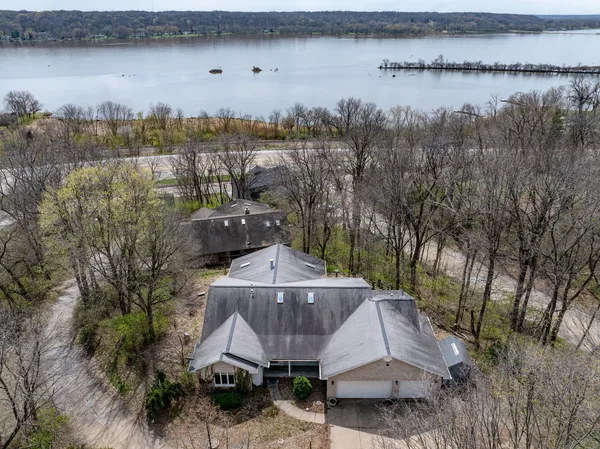 $510,000 | 3 Walbrier Court, Le Claire, IA 52753