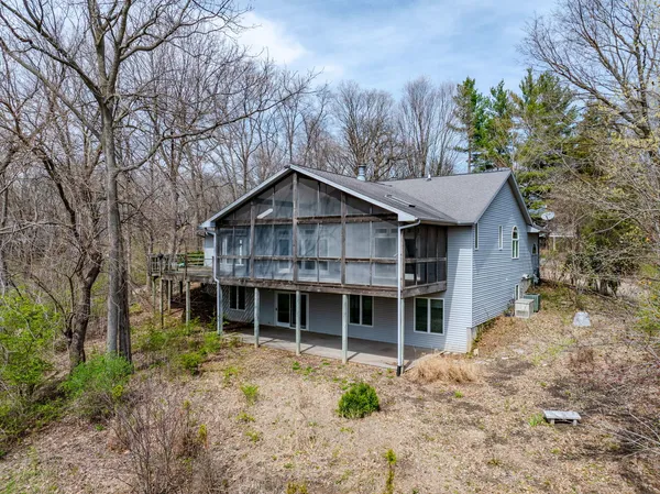 $510,000 | 3 Walbrier Court, Le Claire, IA 52753