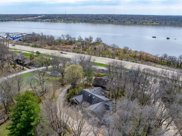 $510,000 | 3 Walbrier Court, Le Claire, IA 52753