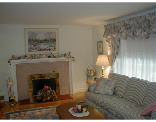 72 Chickering Road Dedham, MA 02026 - Photo 3 of 10 Gallery Image 3