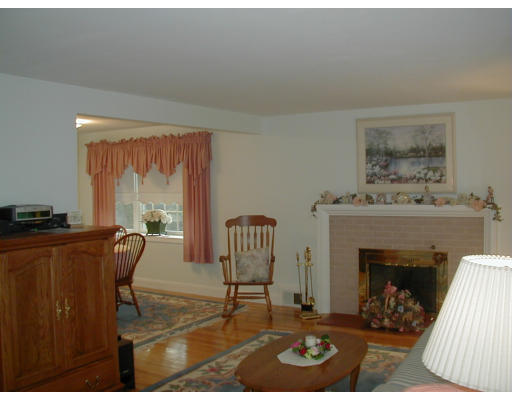 72 Chickering Road Dedham, MA 02026 - Photo 4 of 10 Gallery Image 4