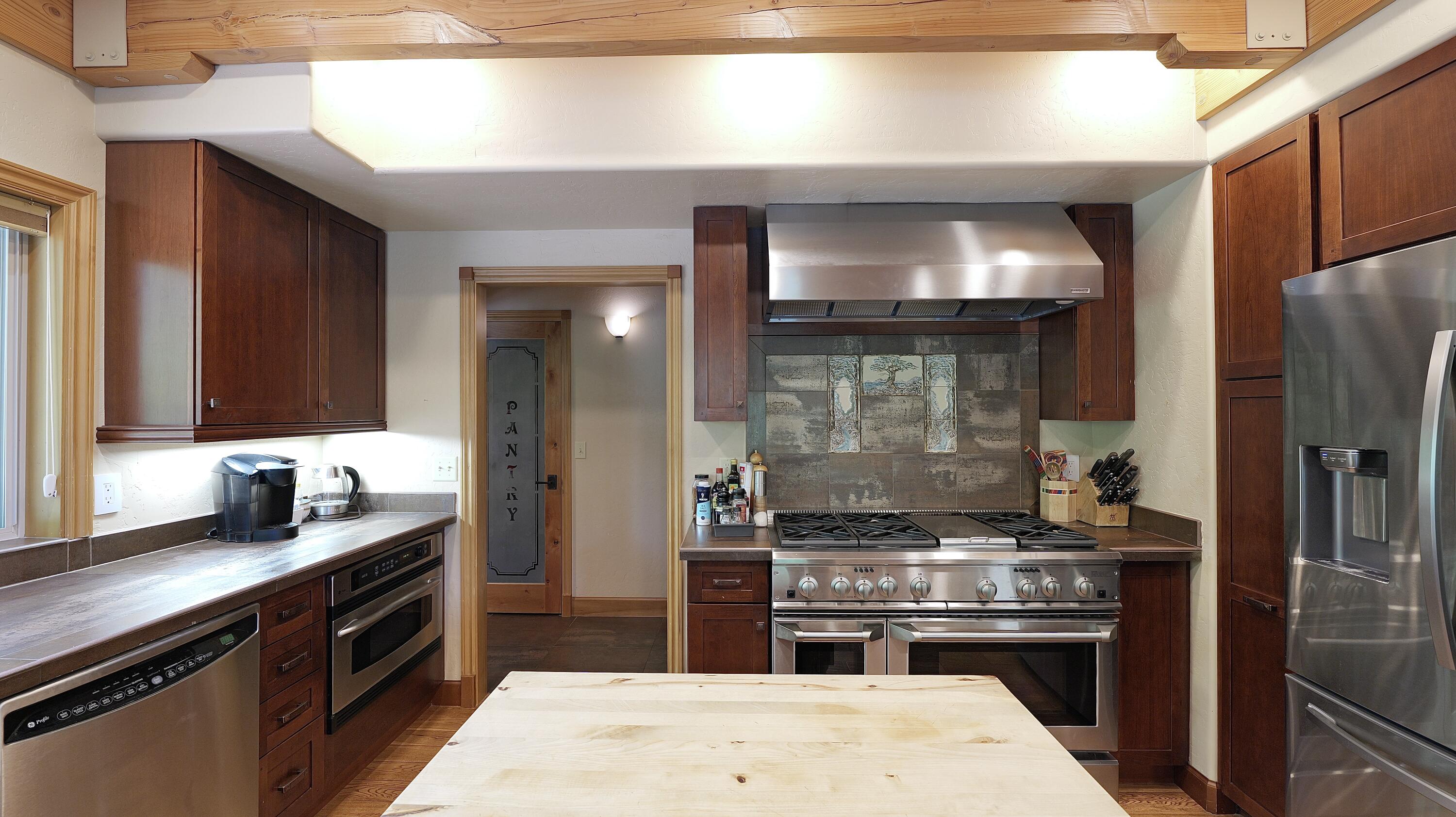 343 Rene Drive Shady Cove, OR 97539 - Photo 19 of 152 Kitchen