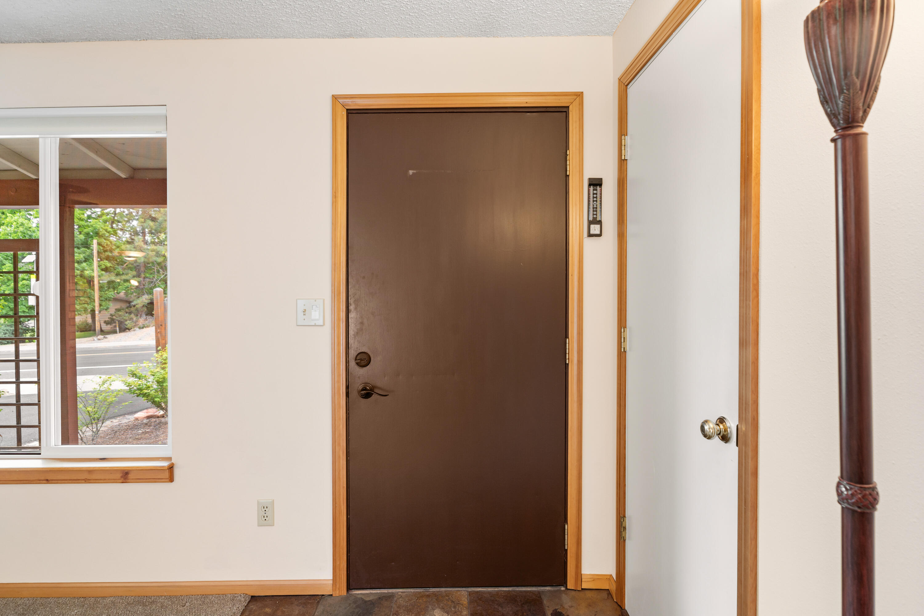 1627 Northeast Bear Creek Road Bend, OR 97702 - Photo 7 of 46 .