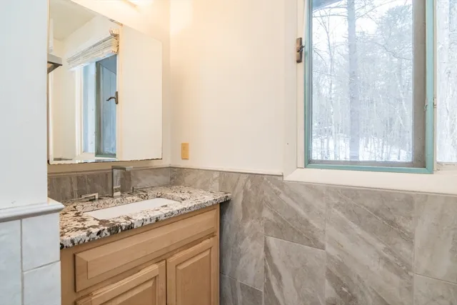 $618,800 | 11 Overlook Drive, Amherst, MA 01002