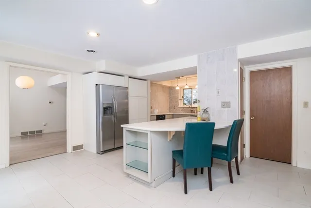 $618,800 | 11 Overlook Drive, Amherst, MA 01002