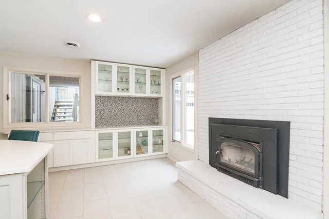 $618,800 | 11 Overlook Drive, Amherst, MA 01002