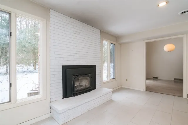 $618,800 | 11 Overlook Drive, Amherst, MA 01002