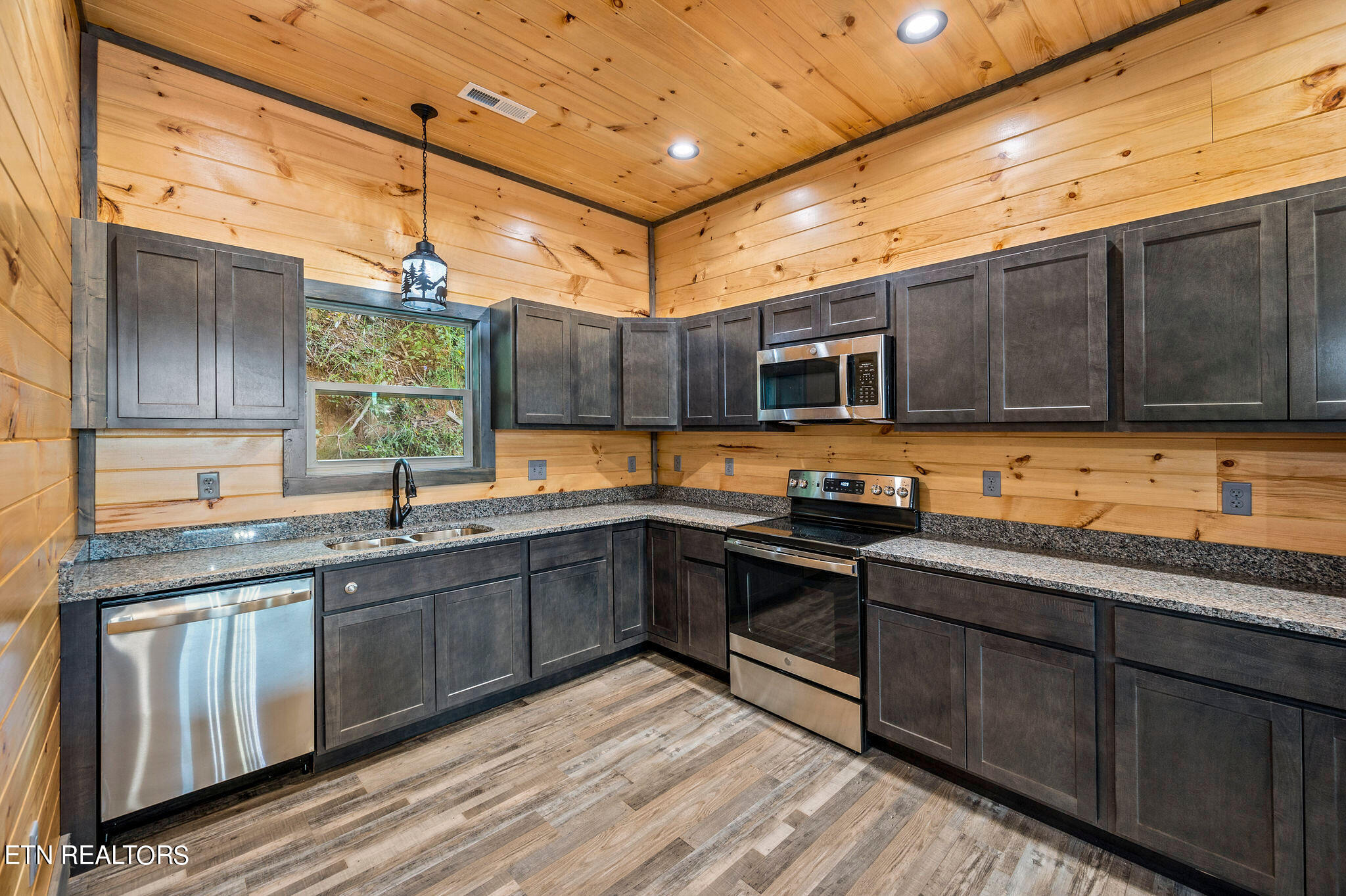 914 Crooked Ridge Road Gatlinburg, TN 37738 - Photo 16 of 57 DSC_5437