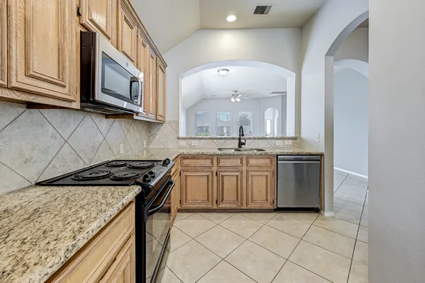 $2,100 | 18923 Bluestone Hollow Lane, Tomball, TX 77377