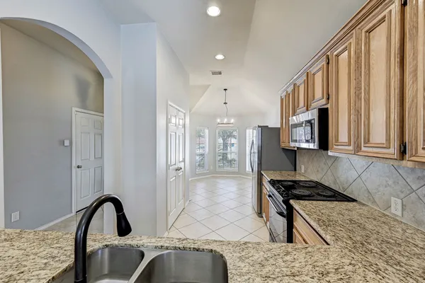 $2,100 | 18923 Bluestone Hollow Lane, Tomball, TX 77377