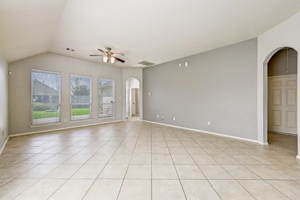 $2,100 | 18923 Bluestone Hollow Lane, Tomball, TX 77377