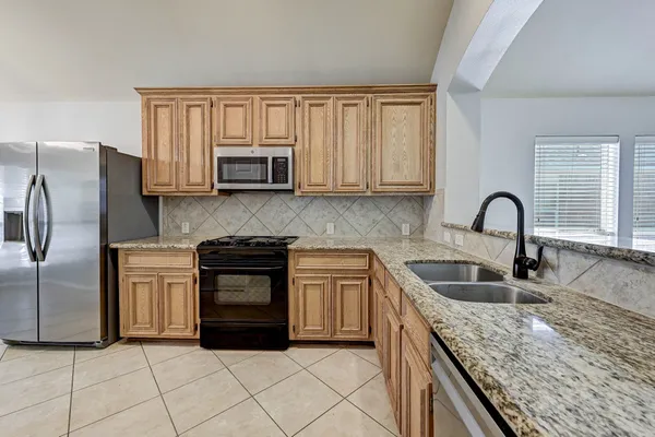 $2,100 | 18923 Bluestone Hollow Lane, Tomball, TX 77377