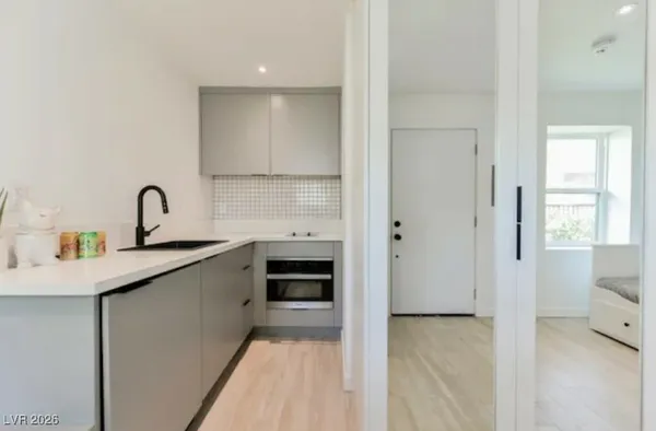 $1,000 | 715 South 3rd Street, Unit 9, Las Vegas, NV 89101