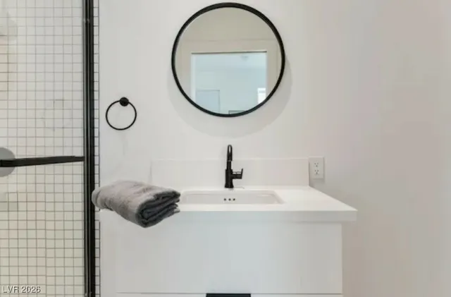 $1,000 | 715 South 3rd Street, Unit 9, Las Vegas, NV 89101